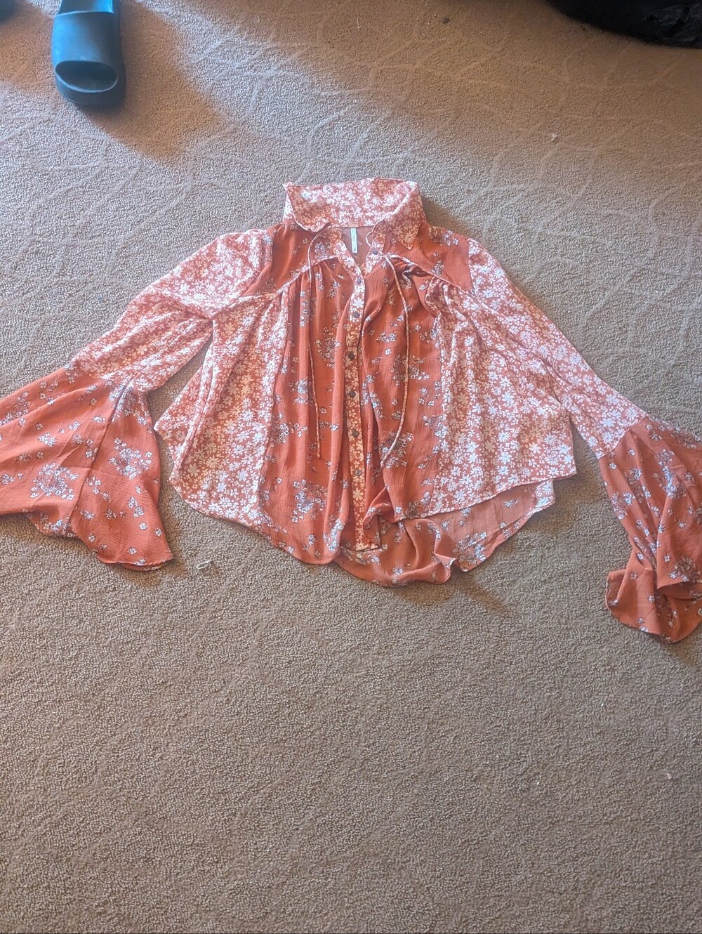 Free People XS NWOT Floral Blouse TOP SHIRT BOHO HIPPIE BELL SLEEVES SPRING NEW